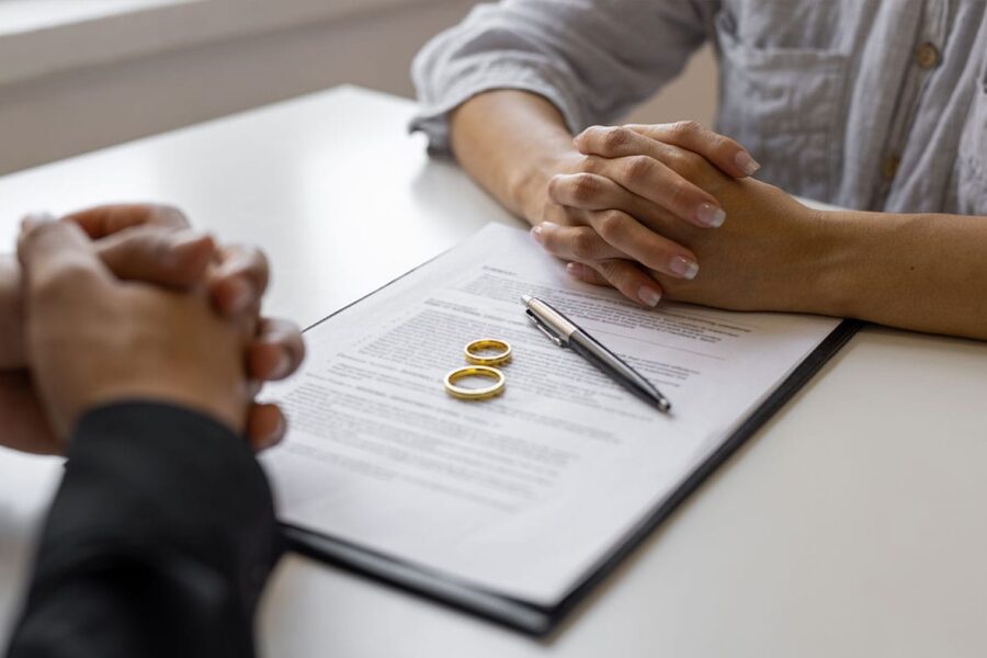 couple getting a divorce in San Antonio, TX, using a divorce attorney