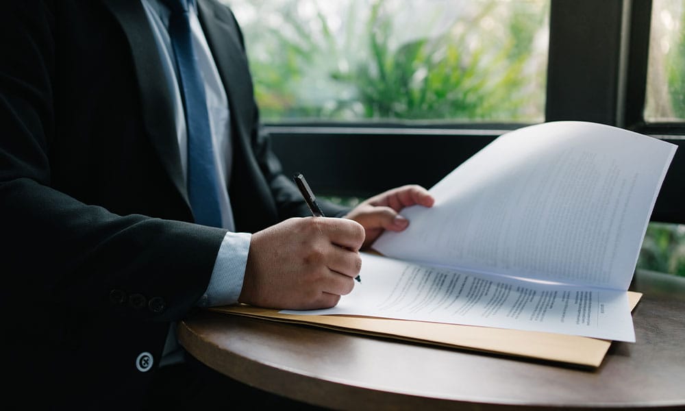 dwi lawyer signing documents for his client in San Antonio, TX