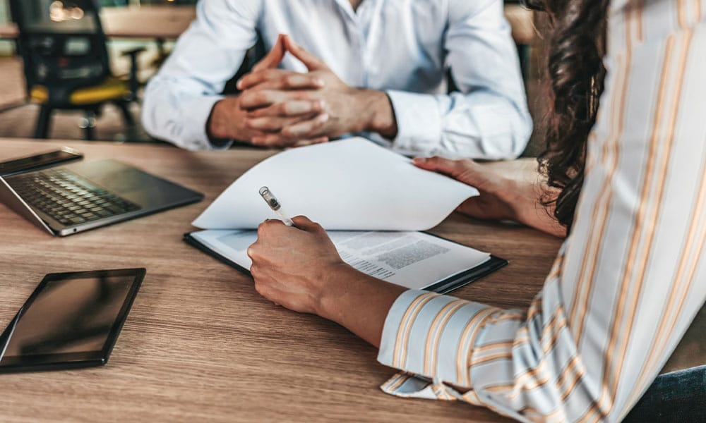 woman meeting with a divorce lawyer in San Antonio, TX